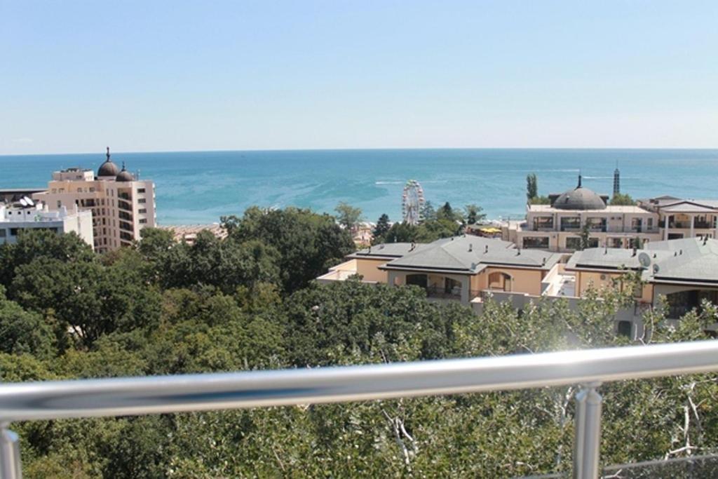 Dilov Apartments In Yalta Golden Sands Bilik gambar