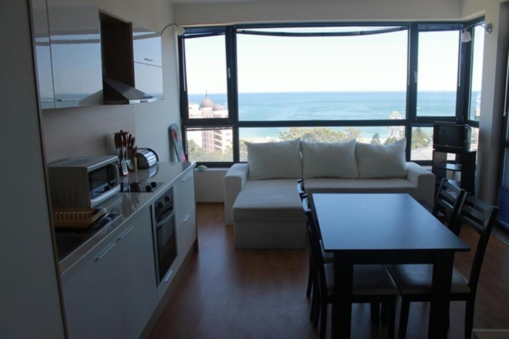 Dilov Apartments In Yalta Golden Sands Bilik gambar