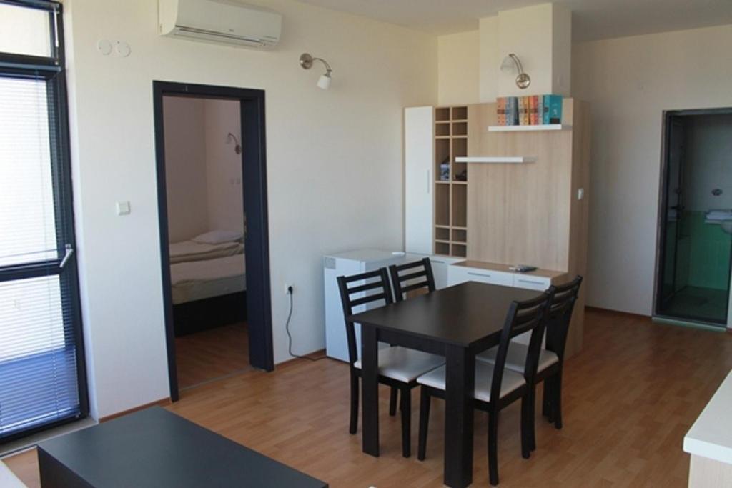 Dilov Apartments In Yalta Golden Sands Bilik gambar